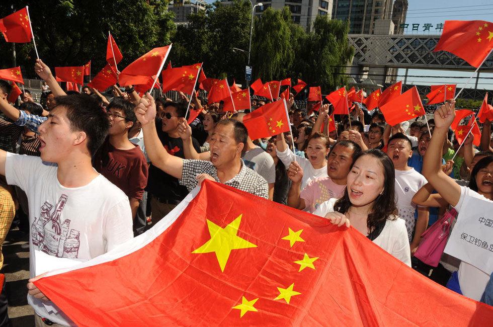 探秘“风吹云动天不动,水推船移岸不移”用哲学原理怎么解释,发现更多有趣问题答案!